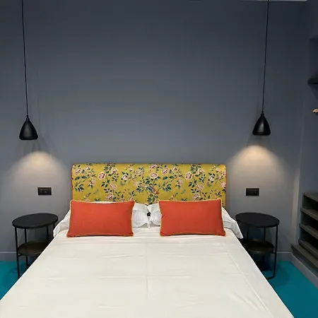 Deluxe 招待所 4*